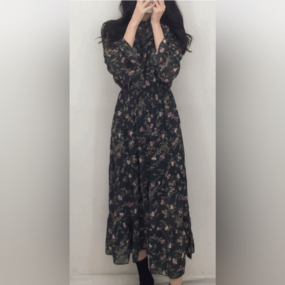 Jealous Tomato Dresses & Skirts - Jealous Tomato midi floral print dress